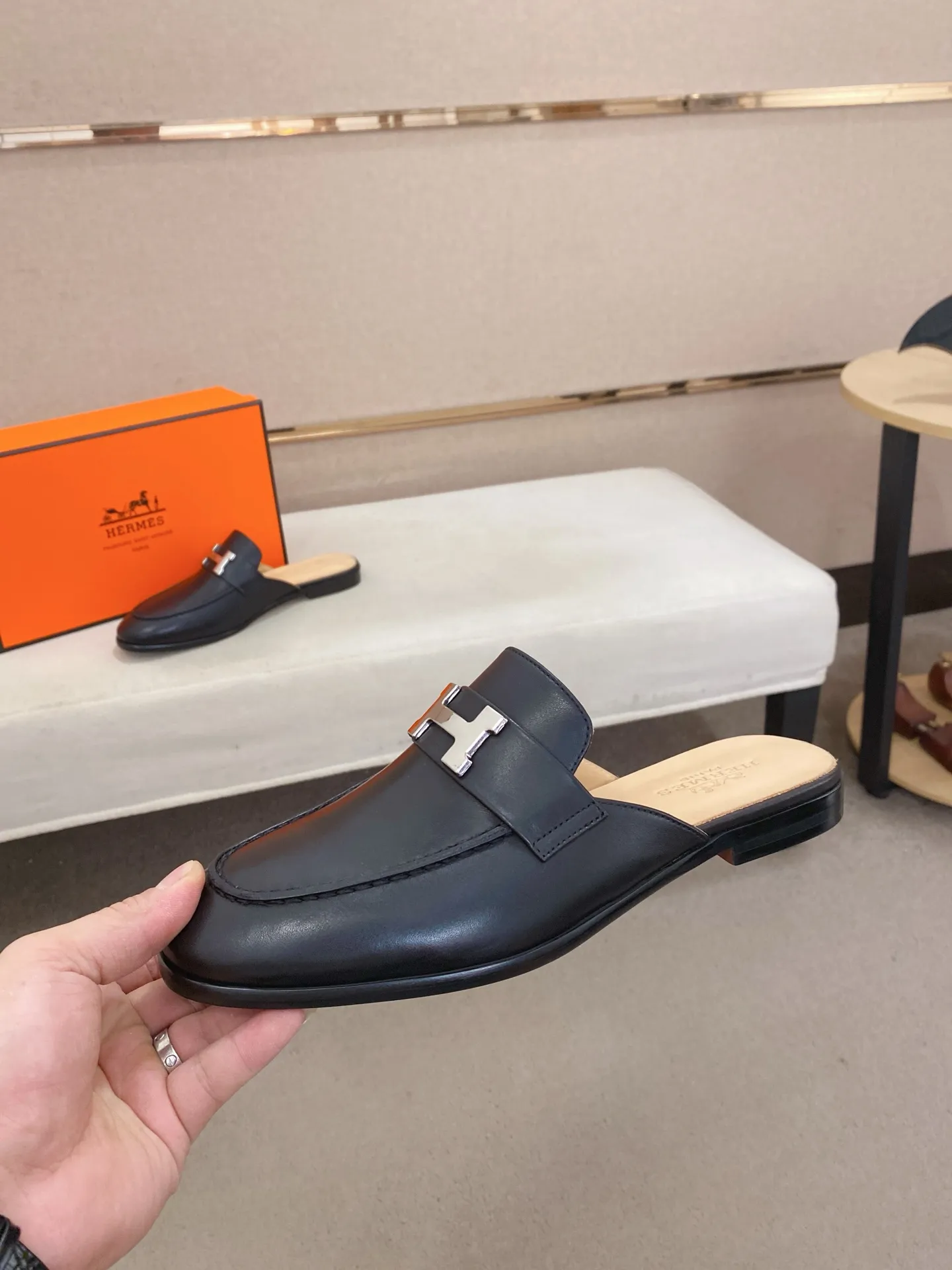 Men's clothing and shoes💰: 500💰《HERMES》【Classic original single version】Hermès half-drag; top 🔝purchasing agent🔍🔍 latest 🇺🇸 counter sale simultaneously, original ▲▲cowhide imported from Italy ▲▲Exquisite workmanship (Italian 🇮🇹Imported water-dyed 🐂cowhide lining) sole: original sole provided by the original factory, ⚠️exclusive double-layer activity·TPR·rubber·combined molded outsole; Yardage: 38-44. Can be customized45